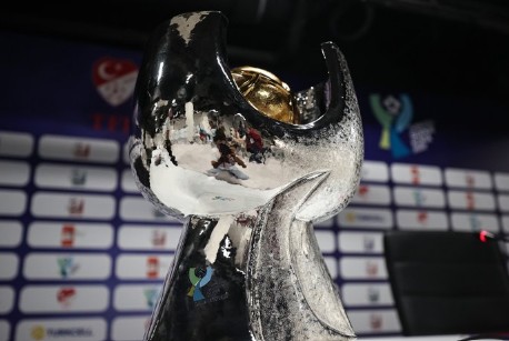 Süper Kupa'da Trabzonspor ile Sivasspor karşılaşıyor! İlk 11'ler belli oldu...